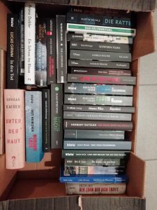 Kiste mit Büchern